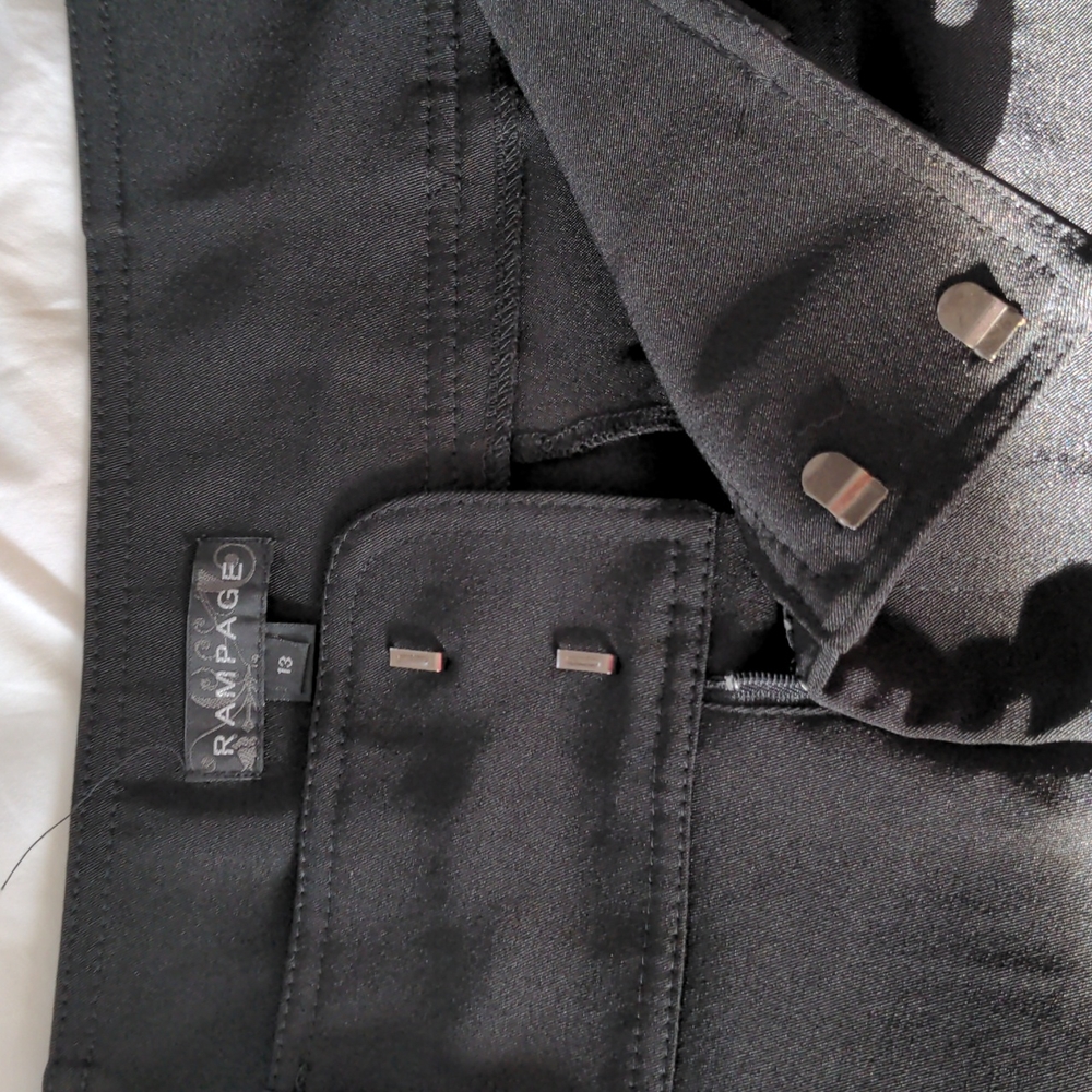 NWOT dressy shorts Juniors - Picture 6 of 7